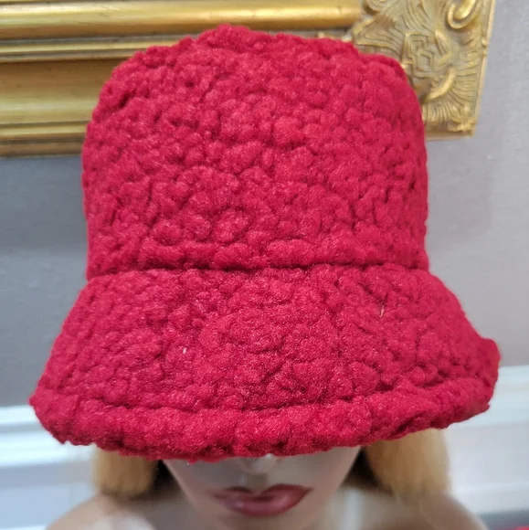 Deep Red Fur Hat NWOT - Picture 2 of 4